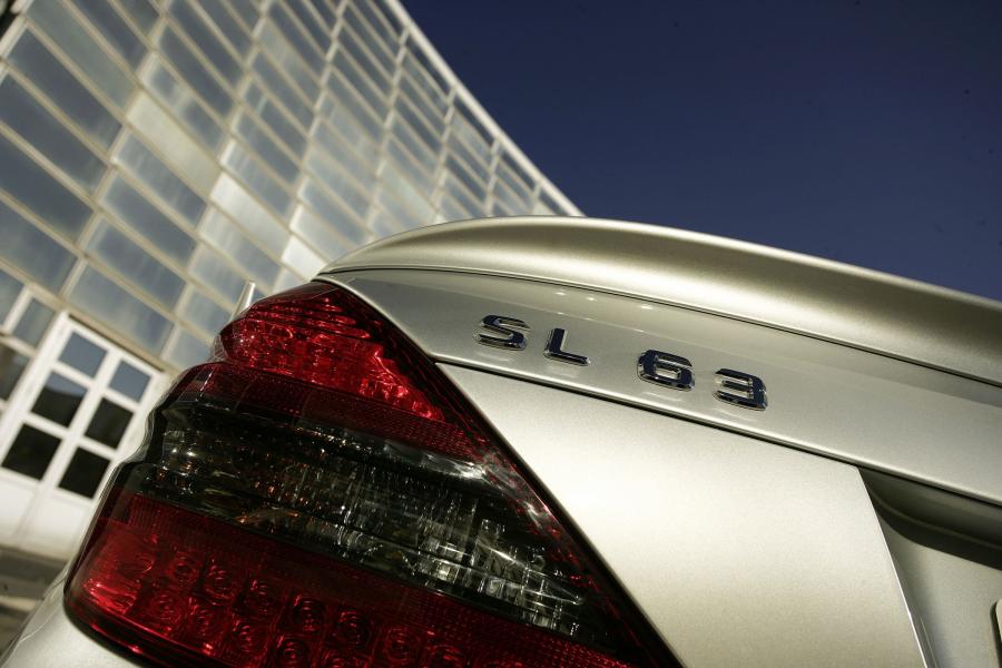  Mercedes-Benz SL63 AMG 2009 года  (фото 23 из 43)